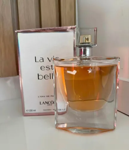 Perfume La Vie Est Belle da Lancôme 100 ml<br><br>100 ml <br>Cheio ?<br>Passo cartão ?
