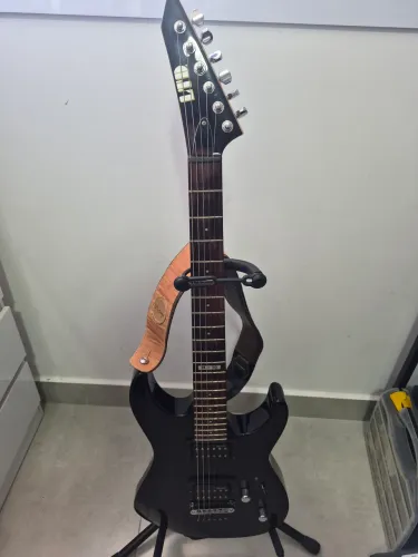 Kit Guitarra ESP LTD M-10 + Amplificador Borne Strike G30 + Acessórios