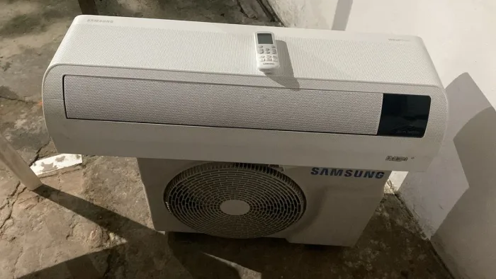 Ar condicionado inverter  de 9 mil bths semi novo 