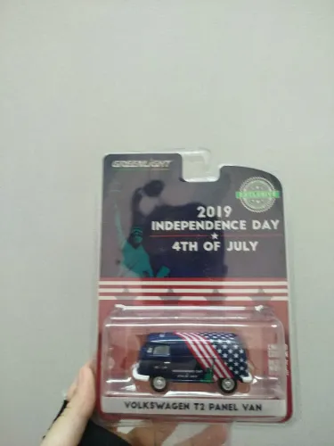 Miniatura Kombi T2 4 de Julho 1:64 Greenlight 30044<br>