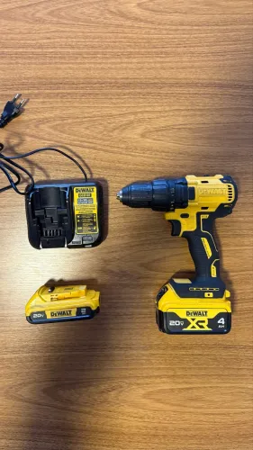 PARAFUSADEIRA/FURADEIRA DEWALT 20V XR + 2 BATERIAS + CARREGADOR