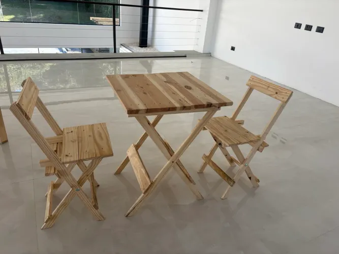 Jogo de mesa e cadeiras