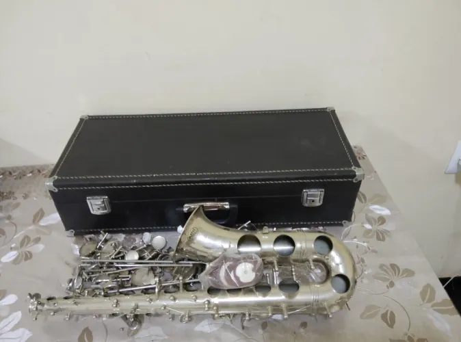 Saxofone alto mi bemol Weril Spectra A931. Para montar