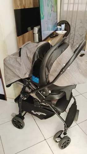 Carrinho de bebe e bebê Conforto