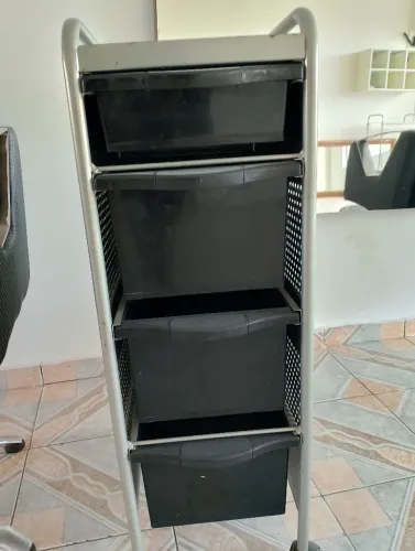 Carrinho auxiliar para salão