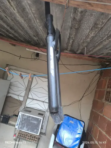Vendo uma suspensão de bicicleta aro 29 freio a disco