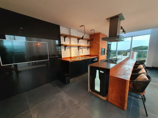 Cobertura à Venda em Balneário Camboriú - Bairro Pioneiros 3 Suítes, 4 Vagas, 324m²