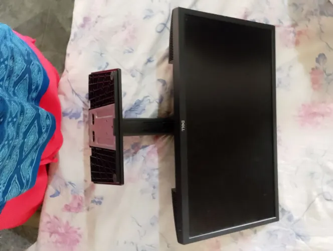 Vende-se monitor usado por 3 meses , Full HD 1920x1080 60hz , aceito negociação