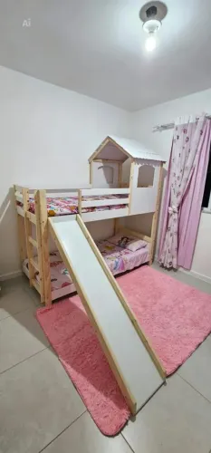 Beliche infantil com casinha e escorrego