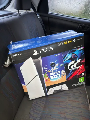 Play 5 825 gb com Dois  controles  de Barbada 