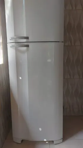 Geladeira Branca Duplex com Freezer Separado - Usada e Conservada