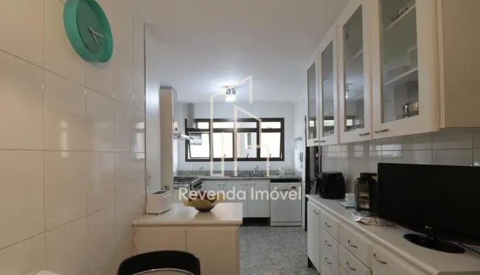 Apartamento no Condomínio Verona na Mooca com 186m² 3 suítes 3 banheiros 3 vagas