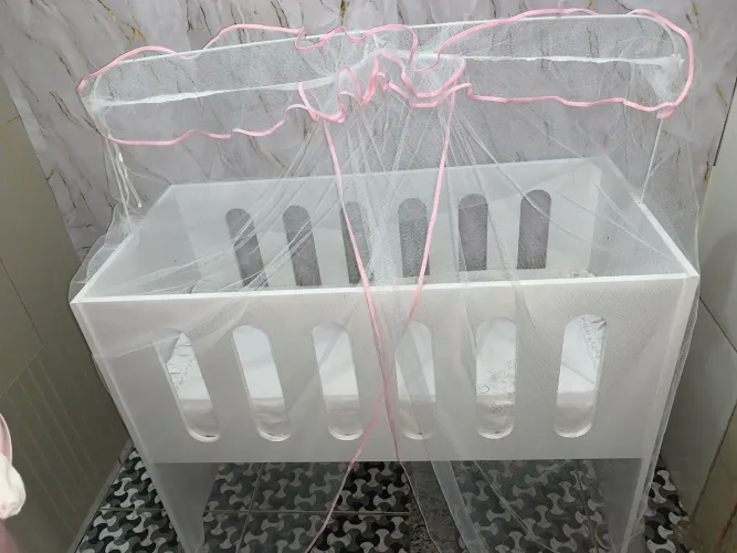 Mini berço ( nunca usado )  acompanha colchão e mosquiteiro 