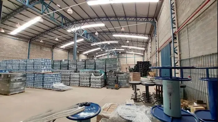 Galpão Logístico com 1.900m² A.C. pé dir 8 mts, Docas, escritórios, em Terreno de 6300m² n