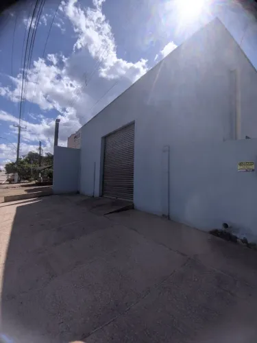 Grande Galpão em Frente a Prefeitura
