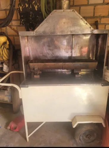 Carrinho para vender espetinho ou outros produtos .  