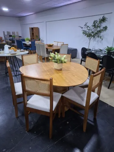 Mesa de jantar com 6 Cadeiras 1.30x1.30
