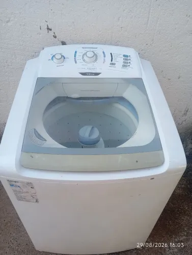 Vendo máquina 13kg 110v Eletrolux funcionando perfeitamente dependendo do bairro entrego