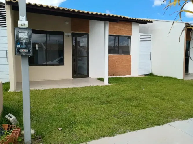 Casa para Aluguel em Condomínio Fechado R$ 1.700,00/mês