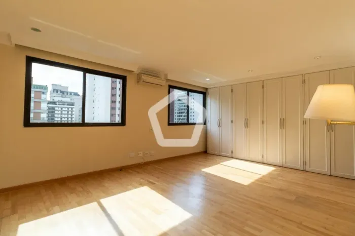 Apartamento em Itaim Bibi