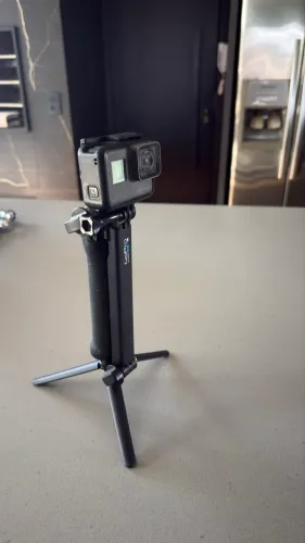 GoPro HERO7 Black + Bastão/Tripé Original - Ótimo Estado