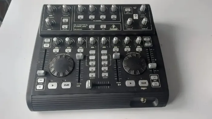 Mesa Dj Behringer Bcd3000 - Ligando - Sem Teste (Usado)