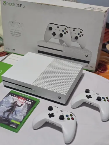 XBOX ONE S - (EXTRA - ZELADO - COMPLETO)