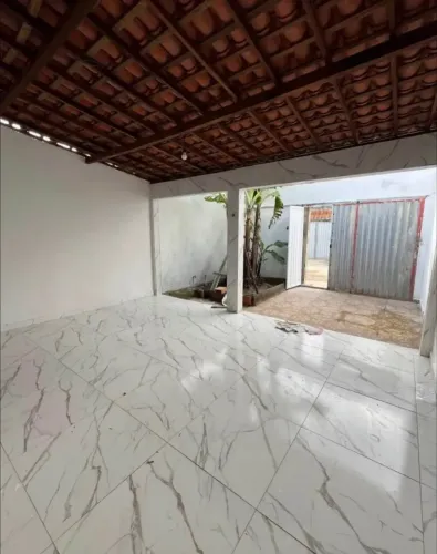 CASA DISPONÍVEL NA MANGABEIRA