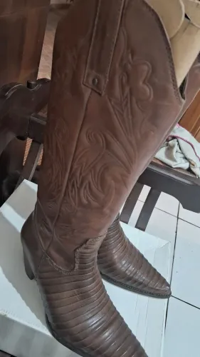 Bota feminina em couro legítimo