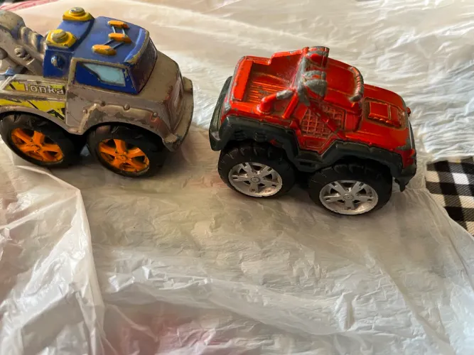 Dois caminhão monstro Tonka Chuck & Friends