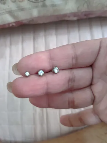 Brinco solitário com moissanite