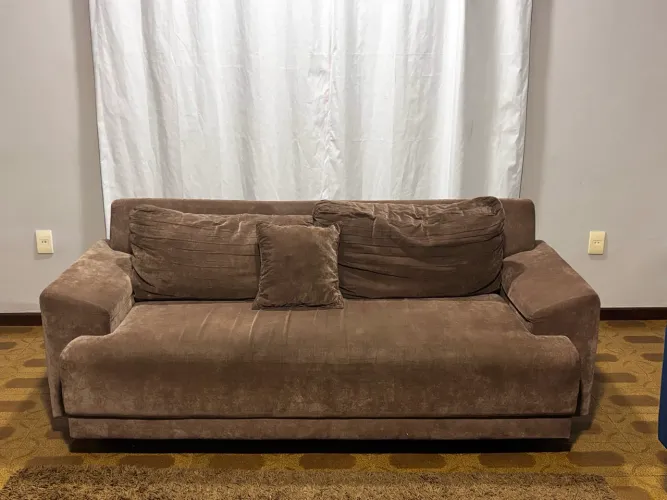 Vende-se 2 sofás.