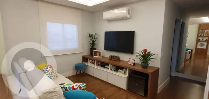Apartamento a venda com três dormitórios sendo duas suítes.