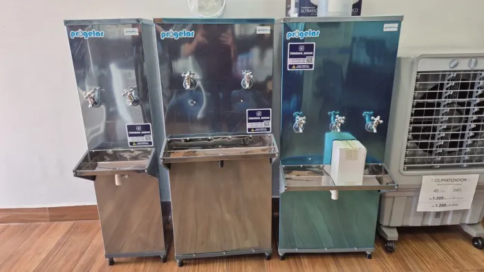 Bebedouro Industrial - 25 a 200 Litros Inox e Preto de Coluna