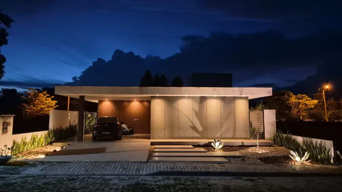 Casa Moderna no Condomínio São José - Paisagismo Exclusivo e Alto Padrão