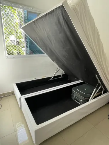 Cama box baú Queen corino na Estrada da Cachamorra