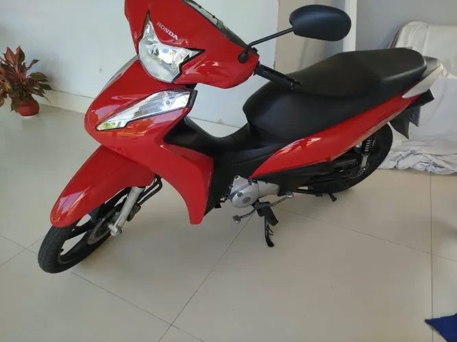 Honda Biz 125 Vermelha 2023 - Muito Conservada