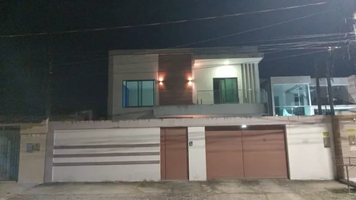 Ótima casa em condominio no antares, 04 quartos, sendo 03 suites e mesanino