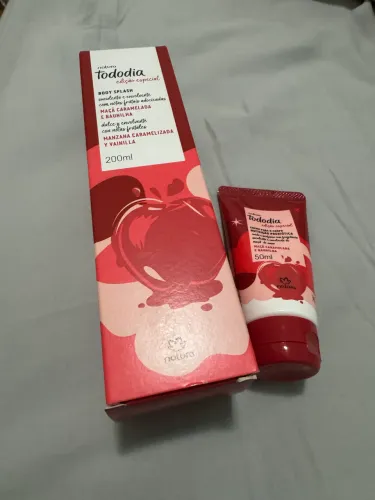 Kit novo body splash + creme miniatura de maçã e baunilha lançamento da Natura 