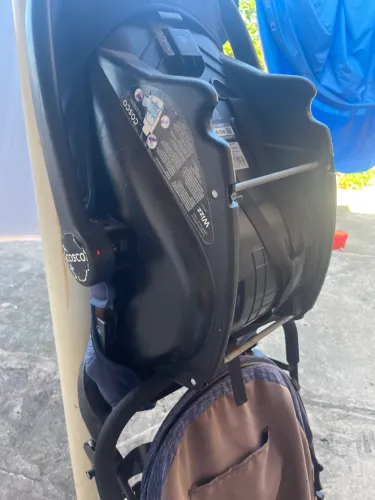 Carrinho de bebê + bebê conforto