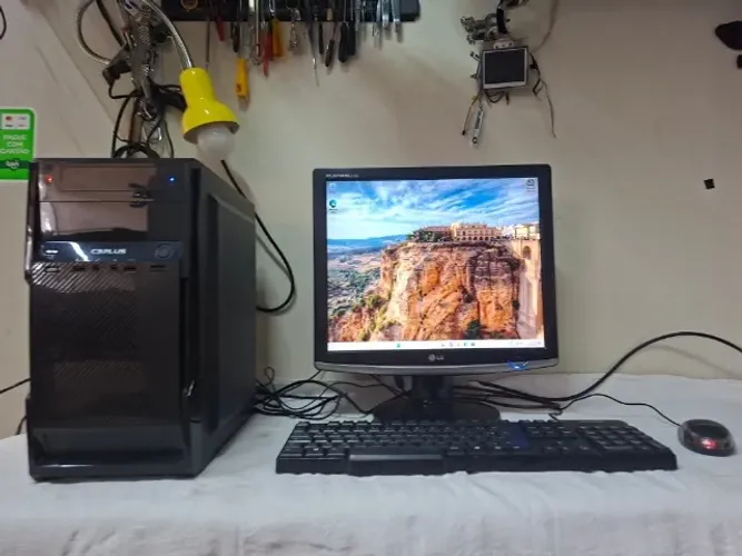 vendo computador core i3 de quarta geraçao 4 com 8gb de memoria ddr3 e hd de 320gb formata