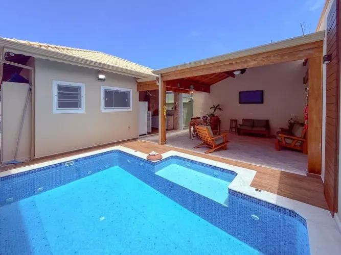Casa à Venda em Jardim Barra de Jangada, Peruíbe - SP