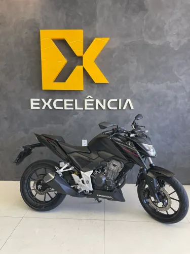 CB 300 F Baixíssima quilometragem 
