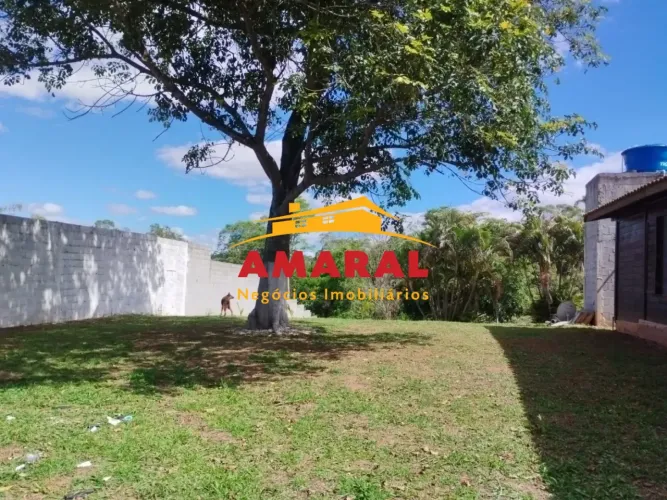 hácara à Venda em Poá - 2 Quartos, Amplo Terreno e 4 Vagas / Excelente Localização