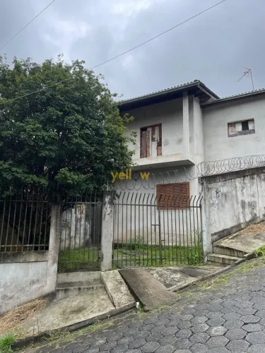 Casa à Venda em Treze de Maio - 150m², 2 Dormitórios
