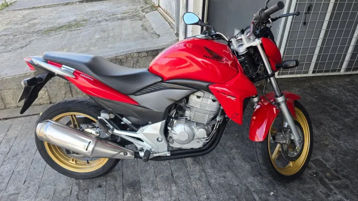CB 300R 2015 EXELENTE ESTADO