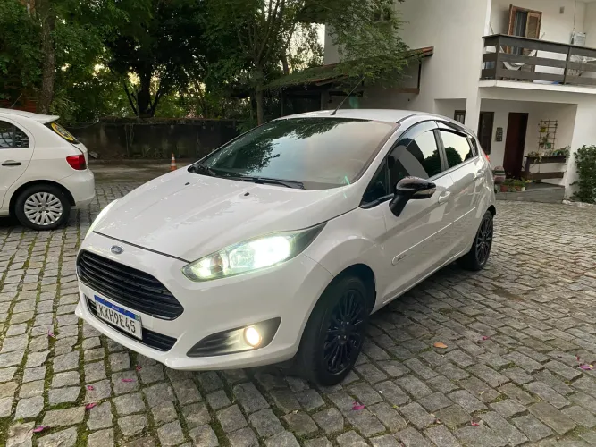 Ford Fiesta SEL Style 1.6 16V Flex Mec. 5P 2017
