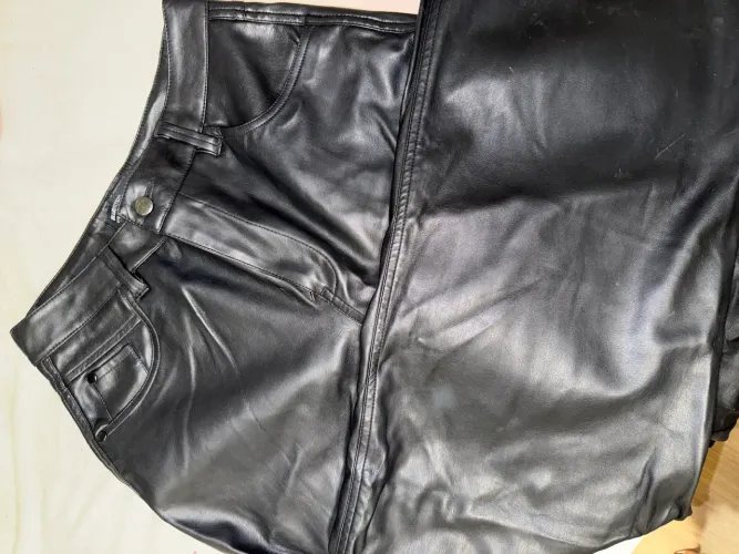 Calça courino Renner 