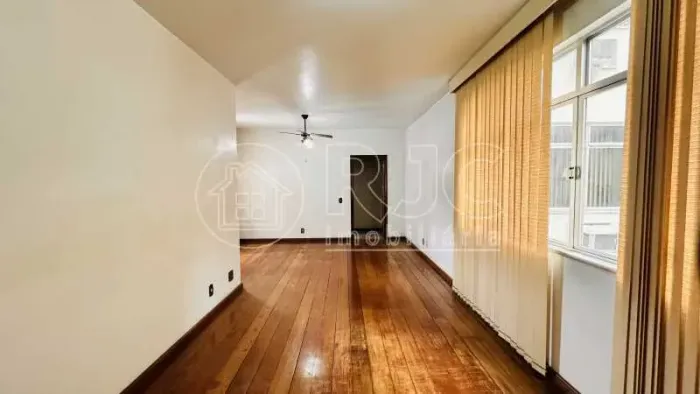 Apartamento para venda possui 90 metros quadrados com 2 quartos em Grajaú - Rio de Janeiro