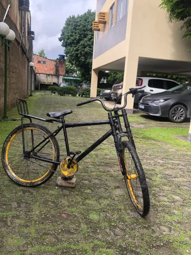 Bike usada pra sair rápido, sem papo de liso ?